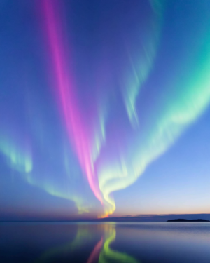 jPDRGjzykgN1GSSZdQwzf_6QIGu4WH.webp Flowing green, magenta and cold blue aurora bands filling a large sky above a flat horizon of still water with a thin band of pale gold at the waterline.